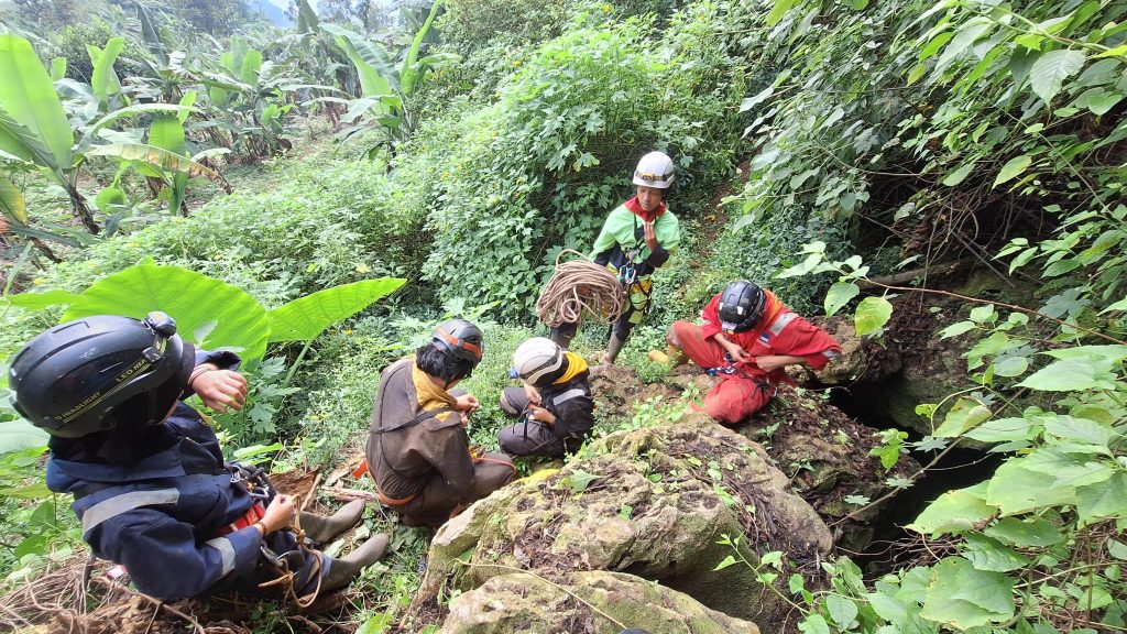 Proses pemasangan jalur (rigging)